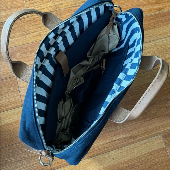 Canvas and leather Messenger / Laptop Bag - Picture 2 of 3